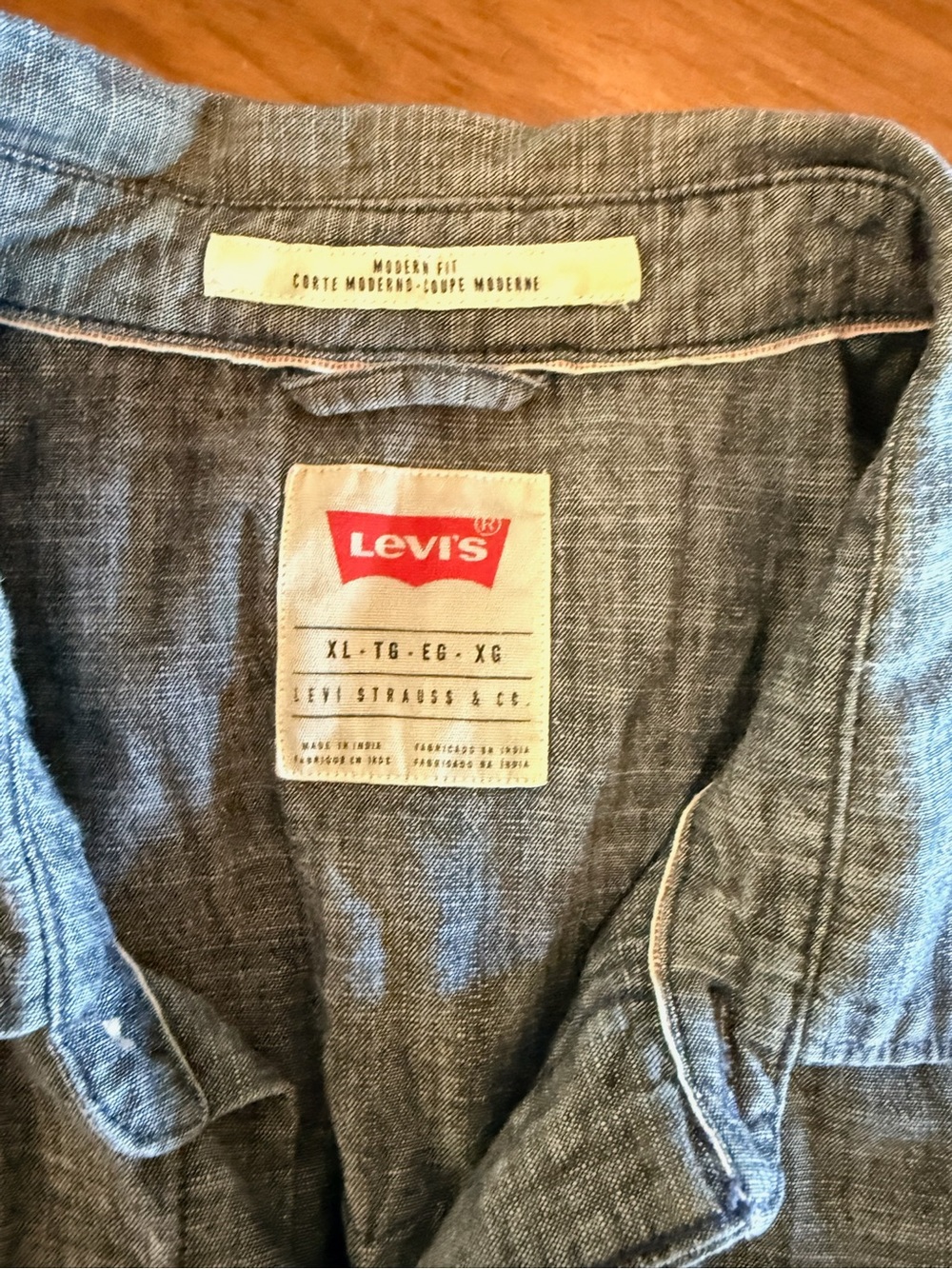 Levi's Men's Modern Fit Jeans Shirt in Chambray Blue grey